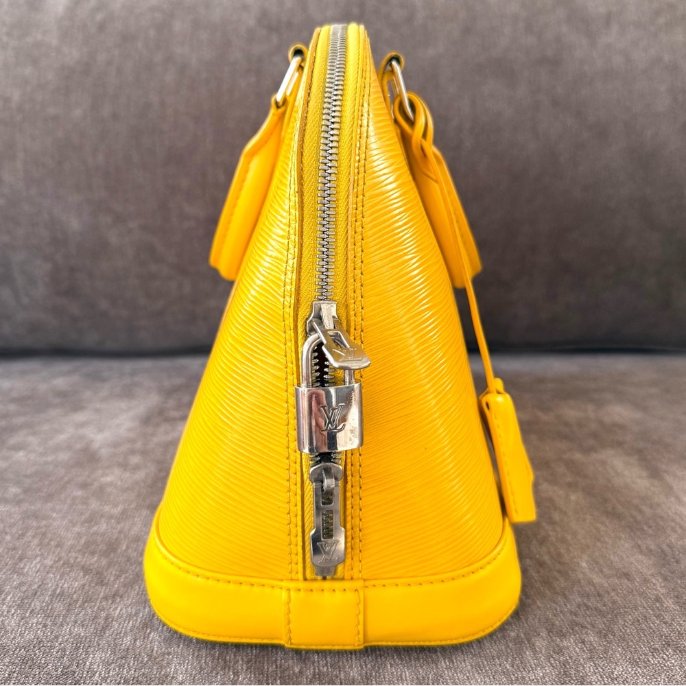 Authentic Louis Vuitton Alma PM Epi mimosa yellow leather handbag M40951 - Picture 9 of 16